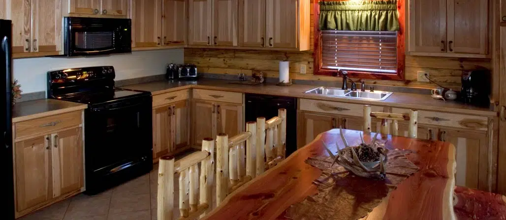Cabin 8 Kitchen with dining table